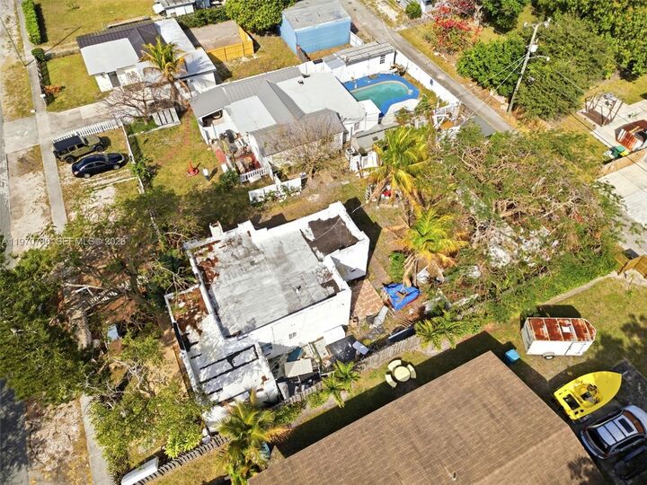 Property Photo:  224 SW 14th St  FL 33004 