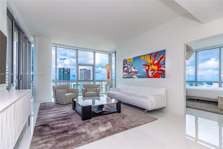 Property Photo: 851 NE 1st Ave 2812 FL 33132