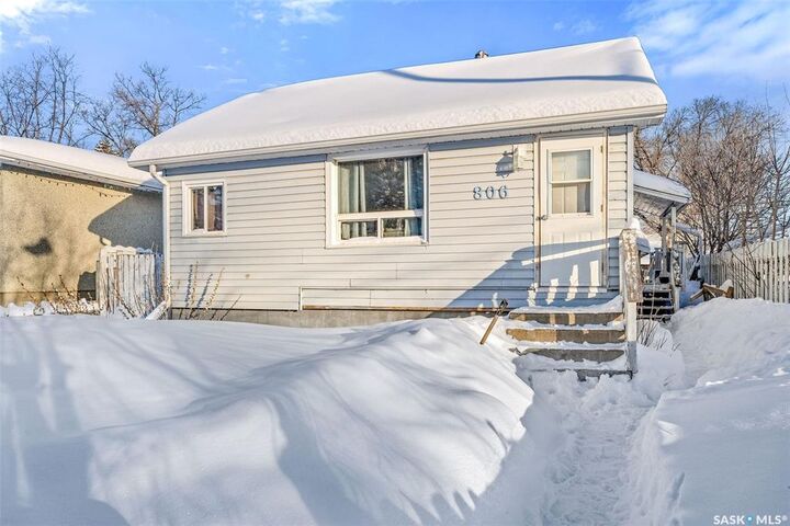 Property Photo: 806 12th Street W SK S6V 3C5