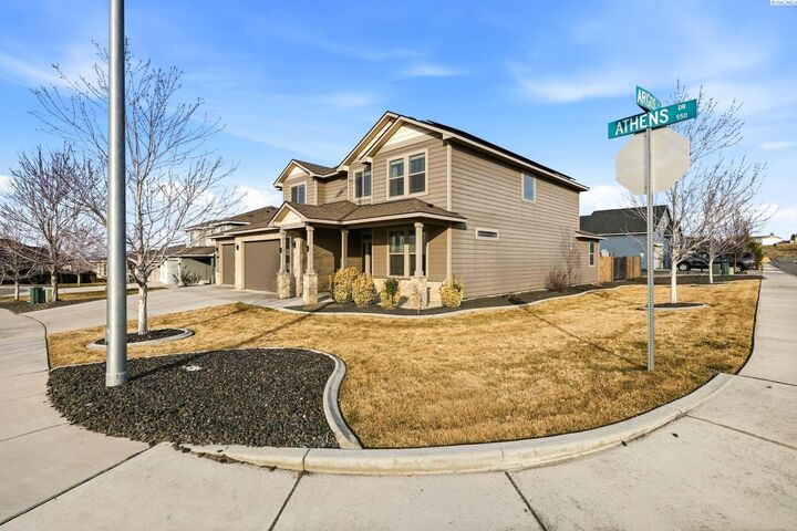 Property Photo:  548 Athens Dr  WA 99353 