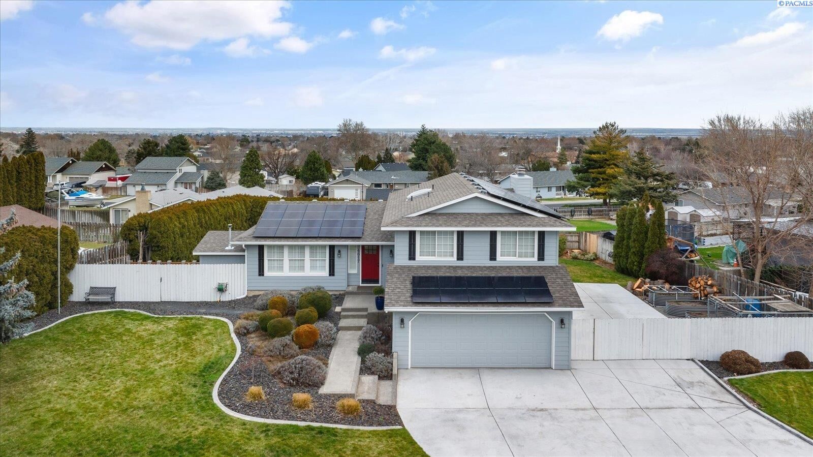 Property Photo: 4617 S Quincy Place WA 99337-3917