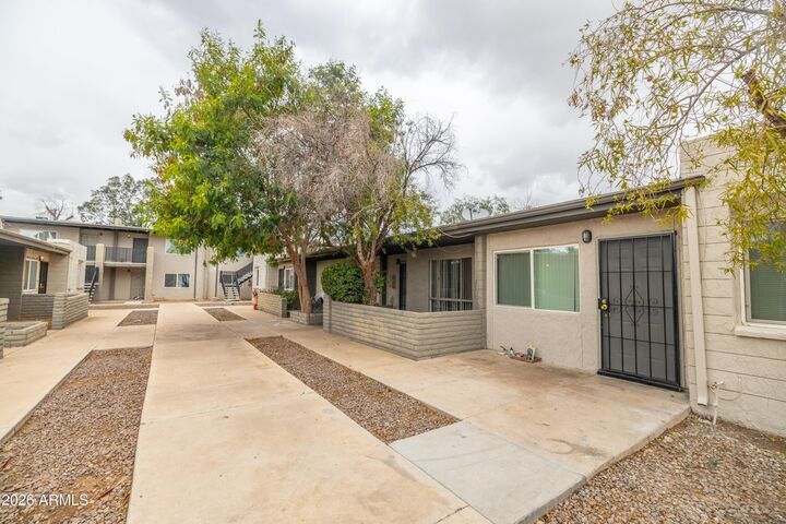 Property Photo: 5820 W Claremont Street AZ 85301