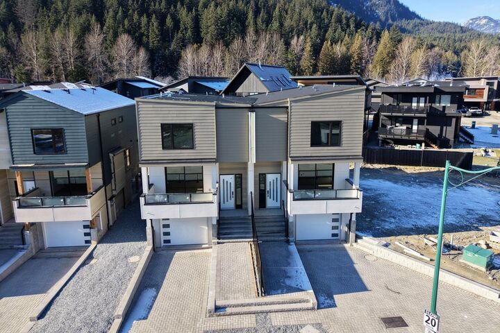 1002 Phare Crescent — photo 1