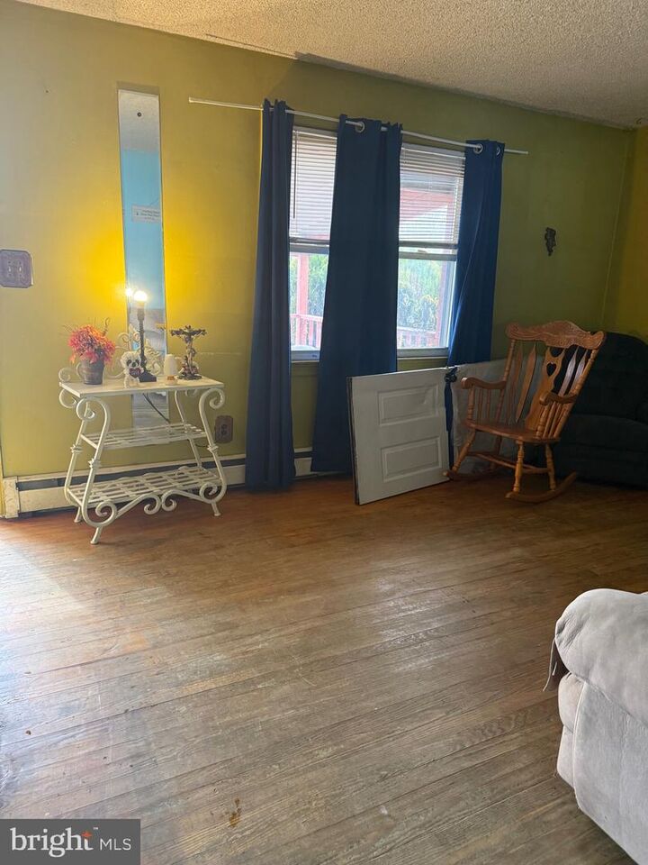 Property Photo:  28 W Almond Street  NJ 08360 