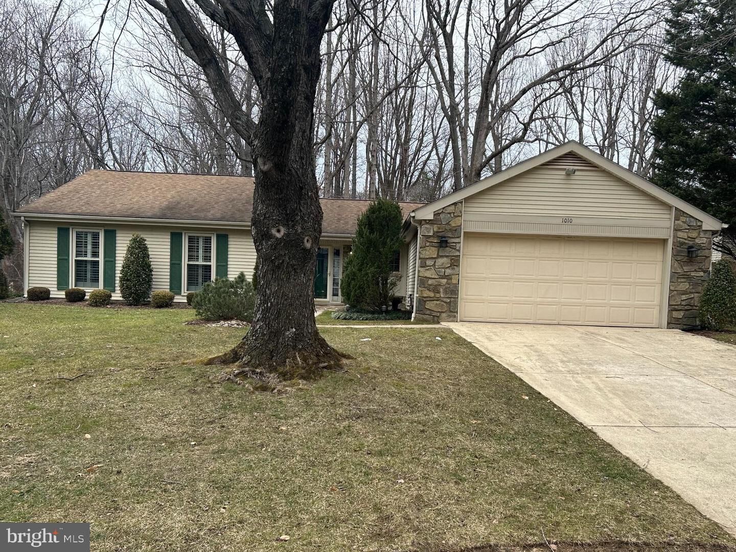 Property Photo:  1010 Mastline Drive  MD 21401 