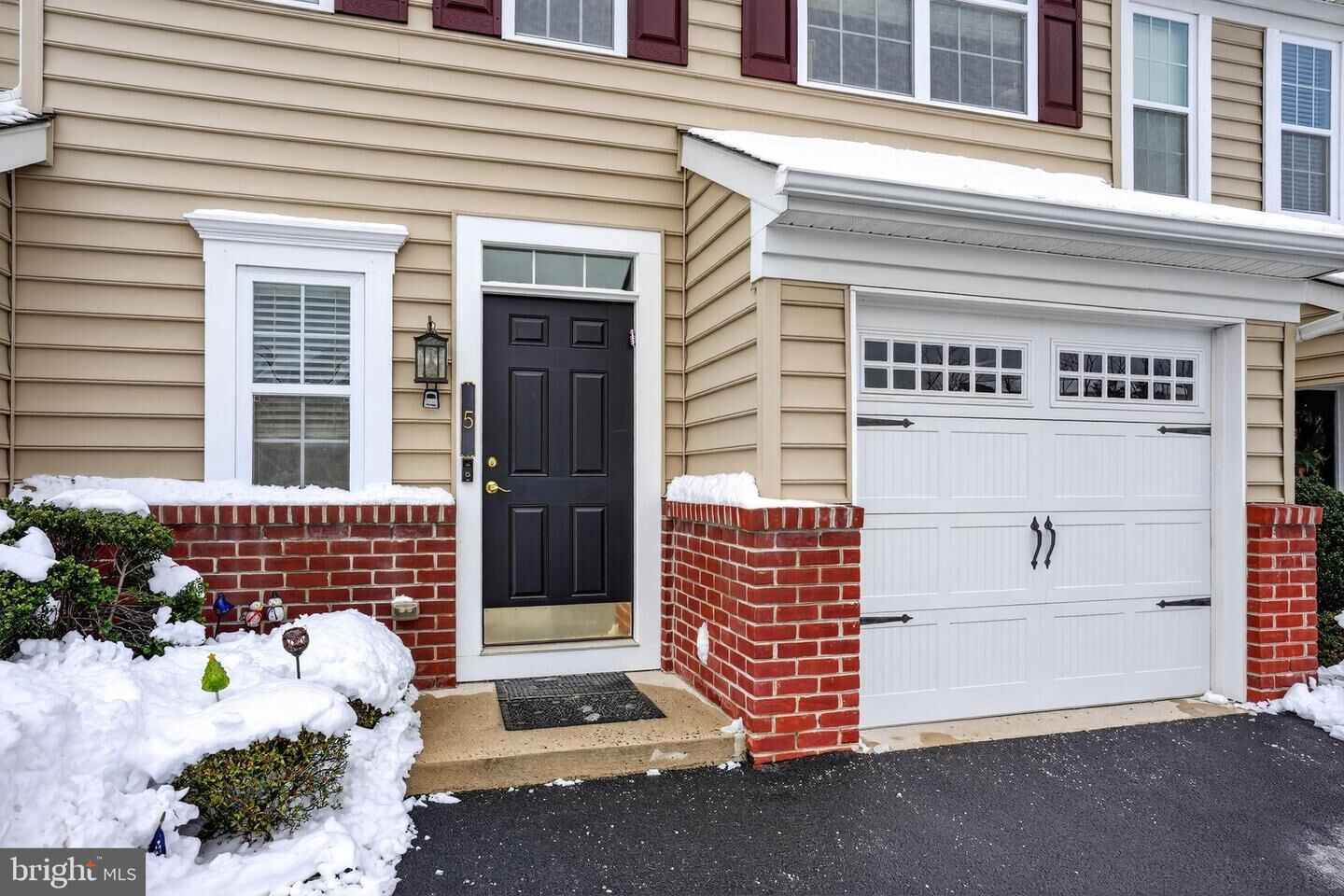 Property Photo:  5 Creek View Court  PA 18969 