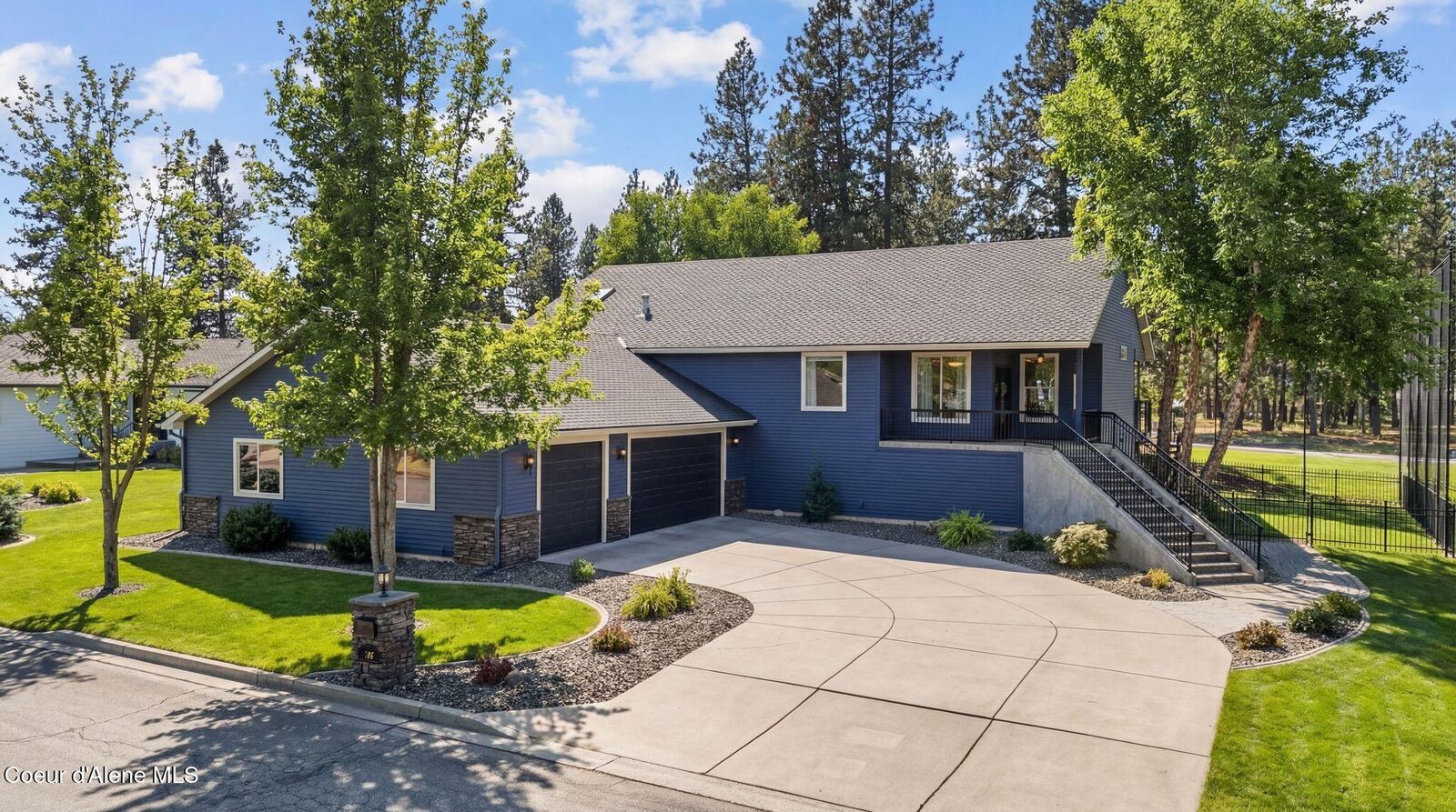 Property Photo:  706 N Dundee Dr  ID 83854 