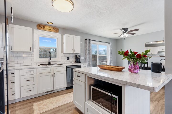 Property Photo:  1719 South View Drive NW  IA 52405 