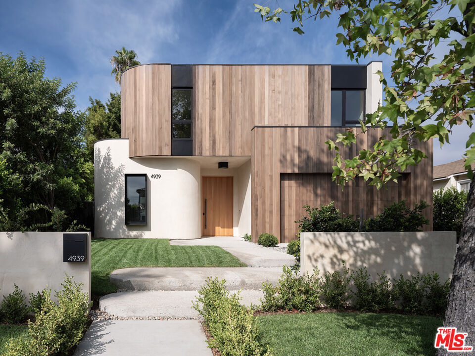 Property Photo:  4939 Petit Ave  CA 91436 