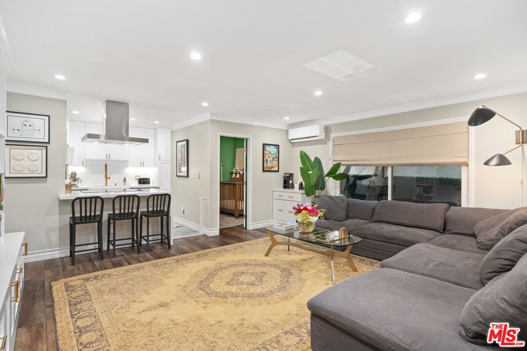 Property Photo:  960 Larrabee St, Unit 105  CA 90069 