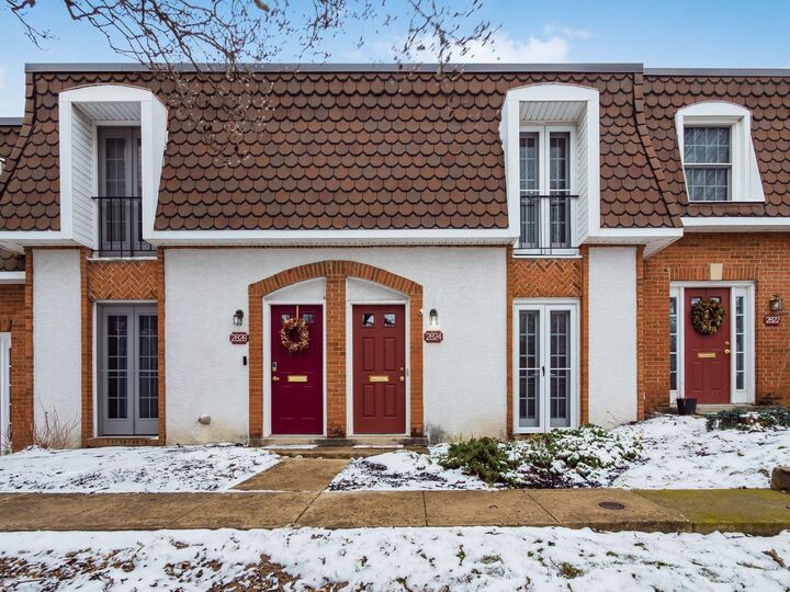 Property Photo:  2824 Chateau S Circle  OH 43221 