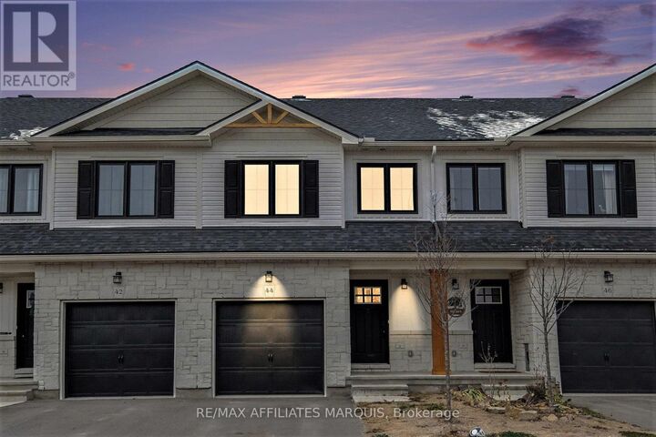 44 Whitcomb Crescent — photo 1