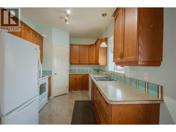 Property Photo: 11001 17 Street 1 BC V1G 0B7