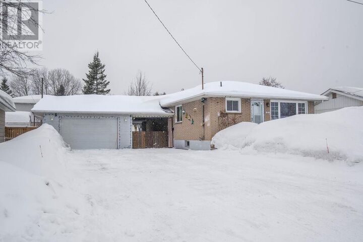 Photo de la propriété:  263 Rowell Ave  ON P6C 5K7 
