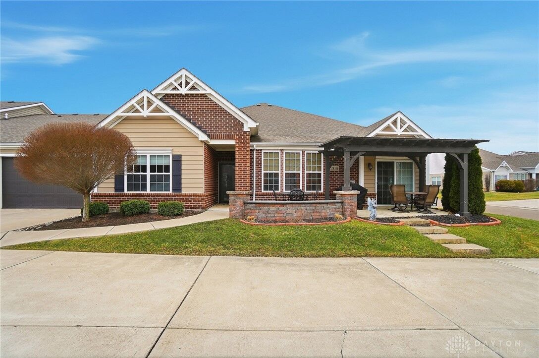 Property Photo: 1315 Bourdeaux Way OH 45458