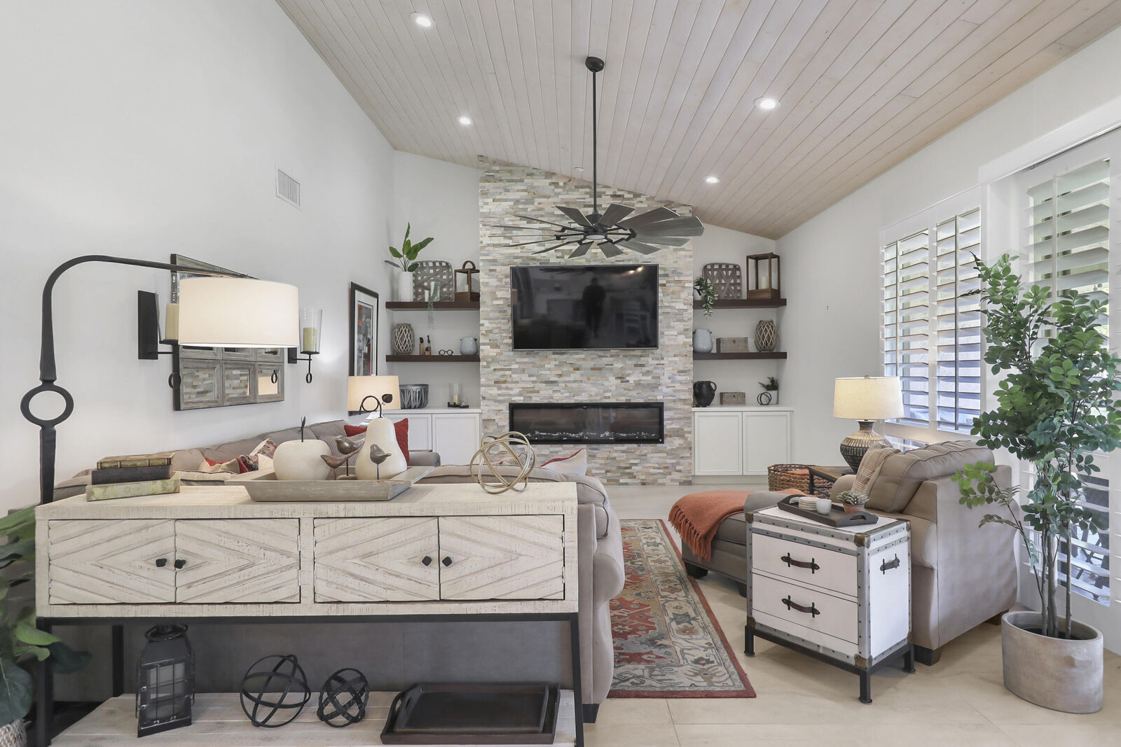 Property Photo:  43246 Lacovia Drive  CA 92203 