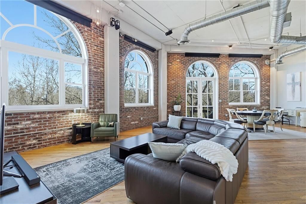 Property Photo: 3235 Roswell Road NE 705 GA 30305