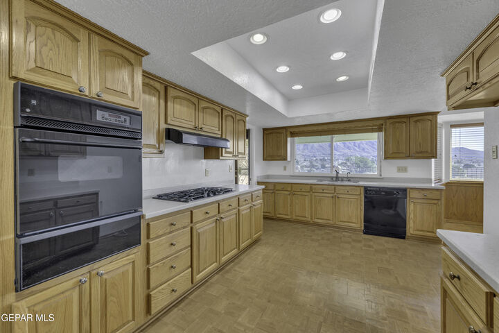 Property Photo:  612 Somerset Drive  TX 79912 