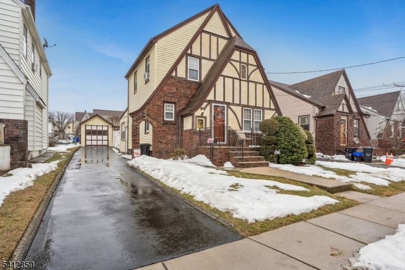 Property Photo:  32 Fairview Pl  NJ 07109 