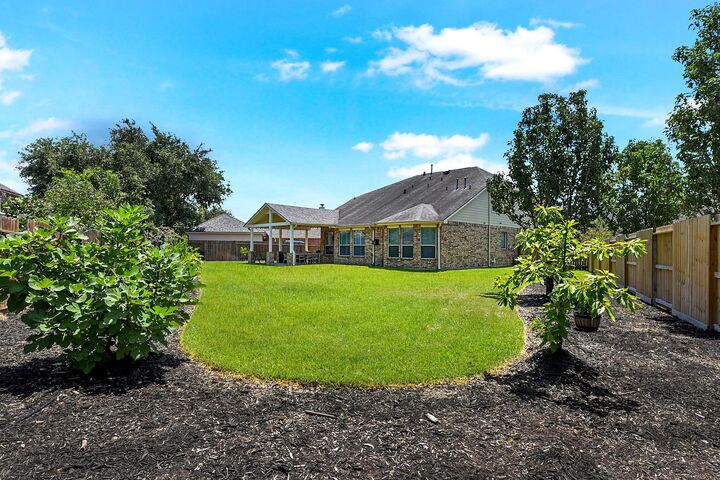 Property Photo: 2802 Helding Park Court TX 77494