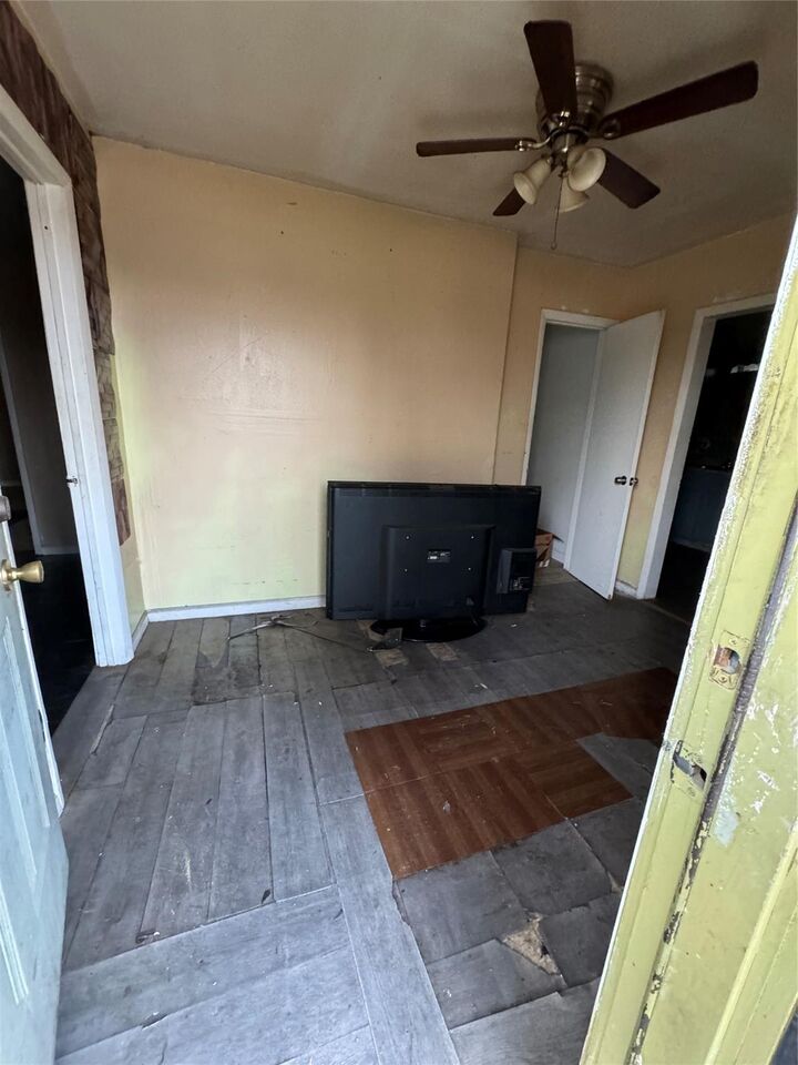 Property Photo:  4710 Antha Street  TX 77016 