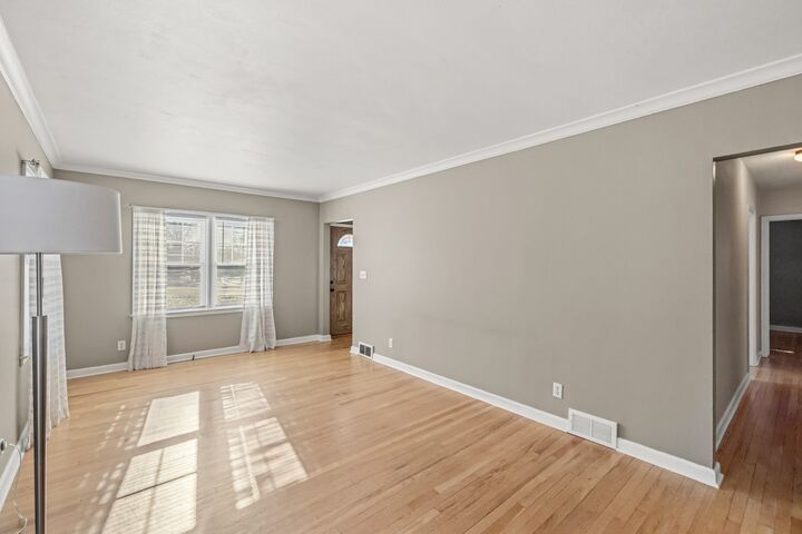 Property Photo:  5819 Grand Avenue  IA 50312 