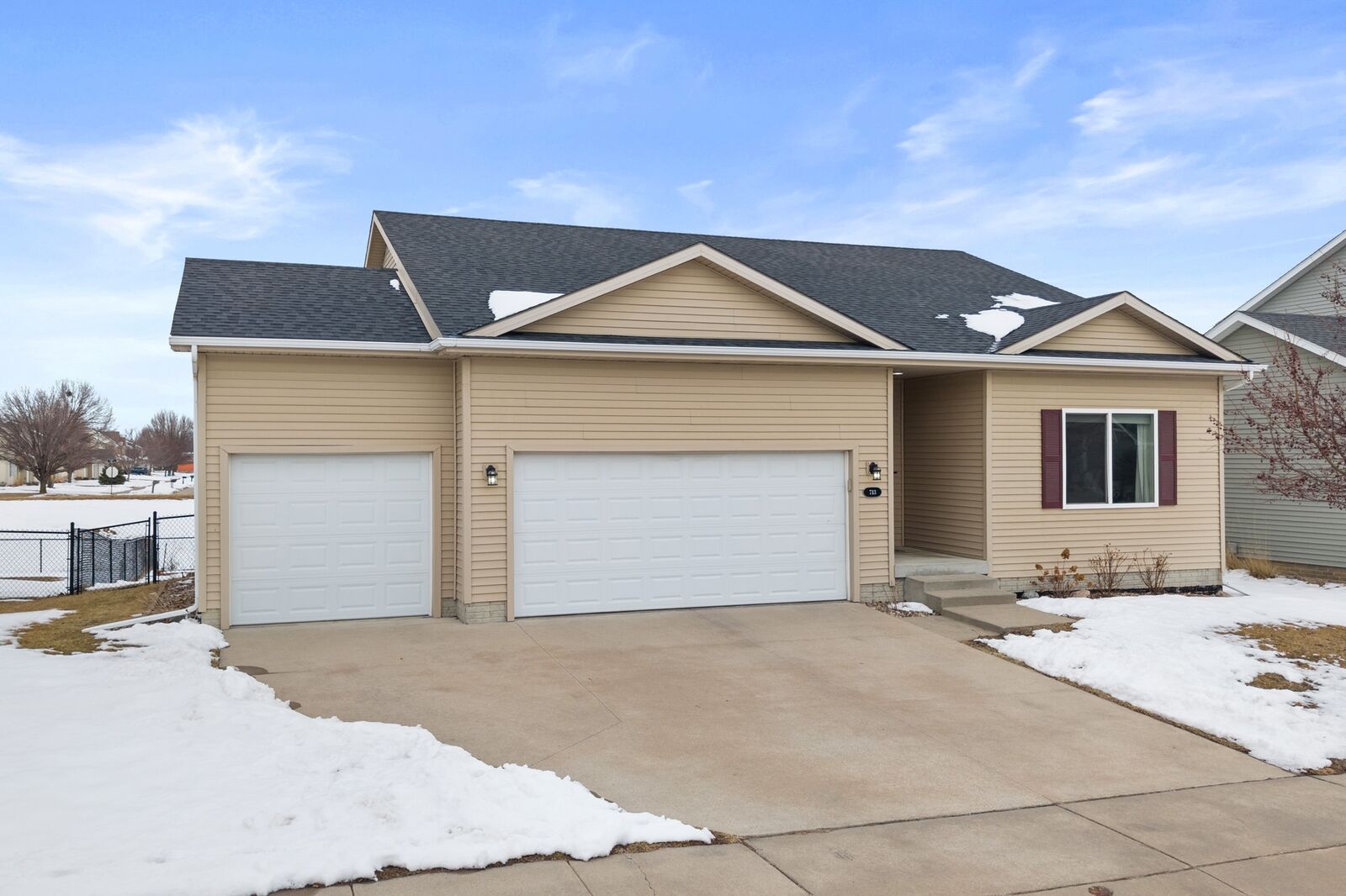 Property Photo:  713 SE 12th Street  IA 50111 