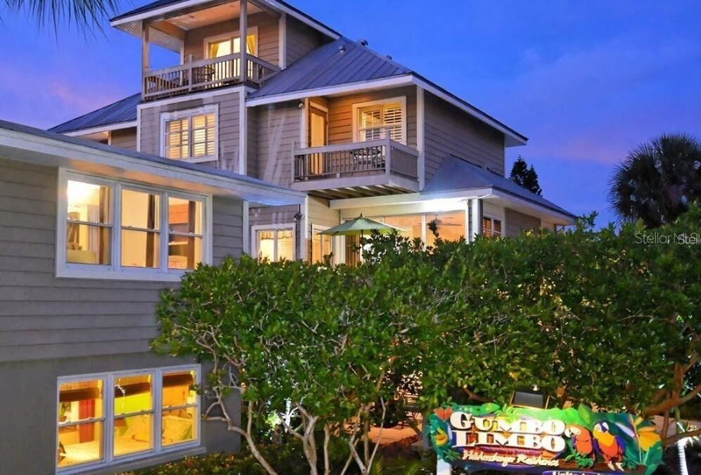 Property Photo: 662 Calle Del Otono FL 34242