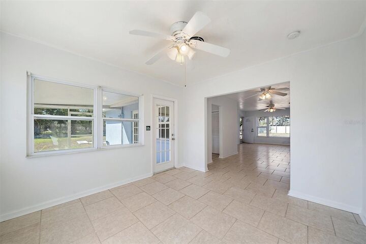 Property Photo: 816 Tanager Road FL 34293