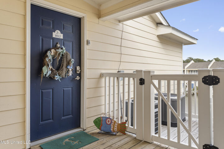 Property Photo:  2421 Beachview Drive  MS 39564 