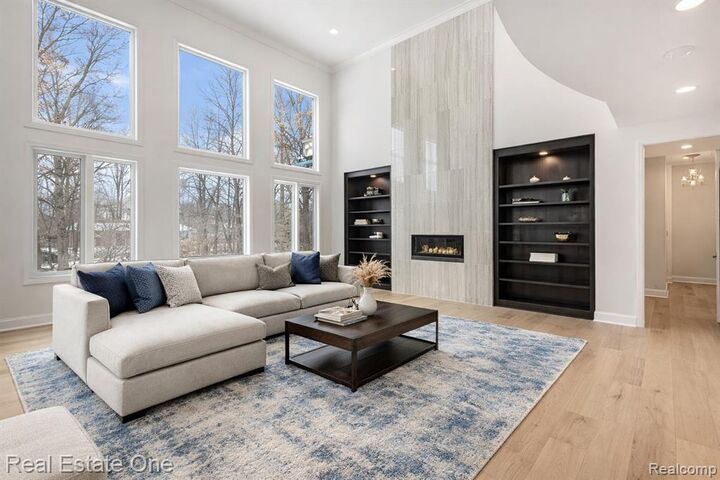 Property Photo:  2423 Buckthorn Drive  MI 48316 1551 