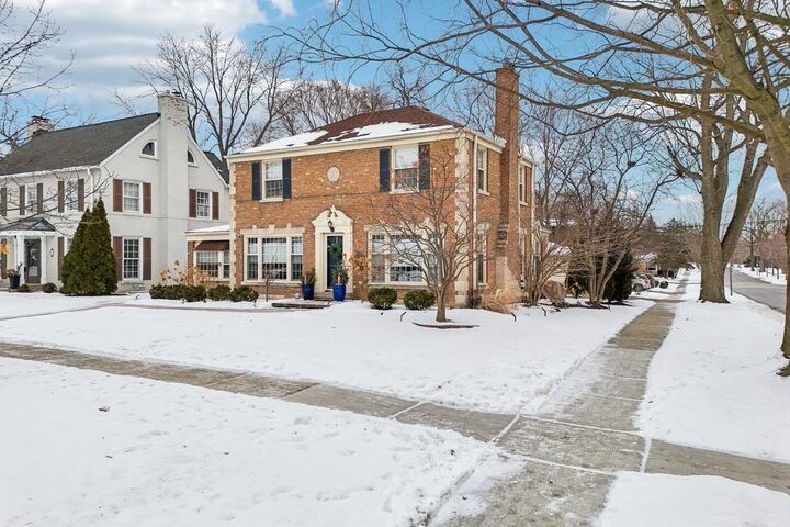 Property Photo:  175 S Fairview Avenue  IL 60126 