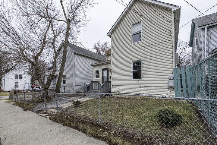 Property Photo:  205 S Park Avenue  IL 60085 