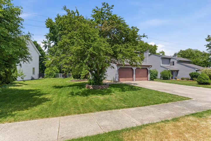 Property Photo: 930 Autumn Lane IL 60505