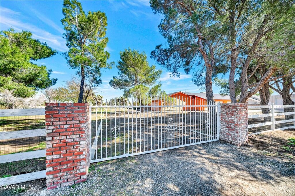 Property Photo: 45144 43rd E CA 93535