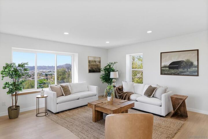 Property Photo: 1128 Dawnridge Ave CA 92021