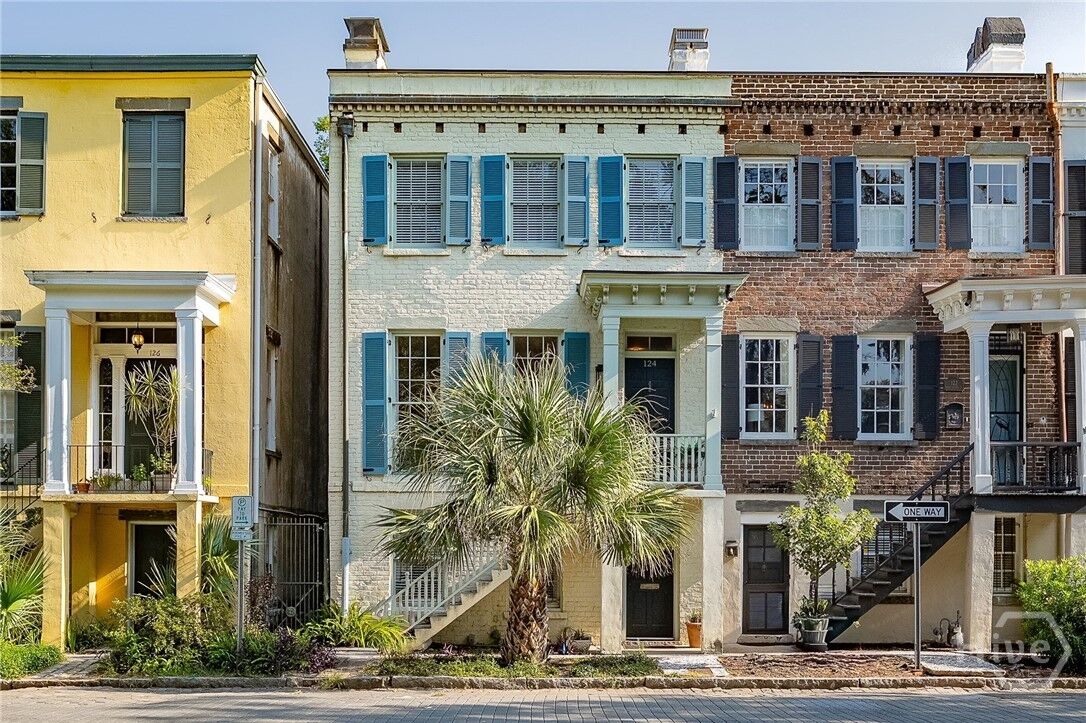 Property Photo:  124 W Taylor Street  GA 31401 