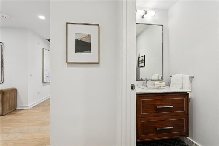 Property Photo:  2 Canal Street 3004  LA 70130 