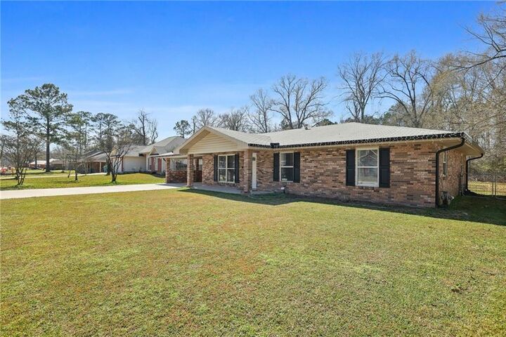 Property Photo: 121 Alida Street LA 70403