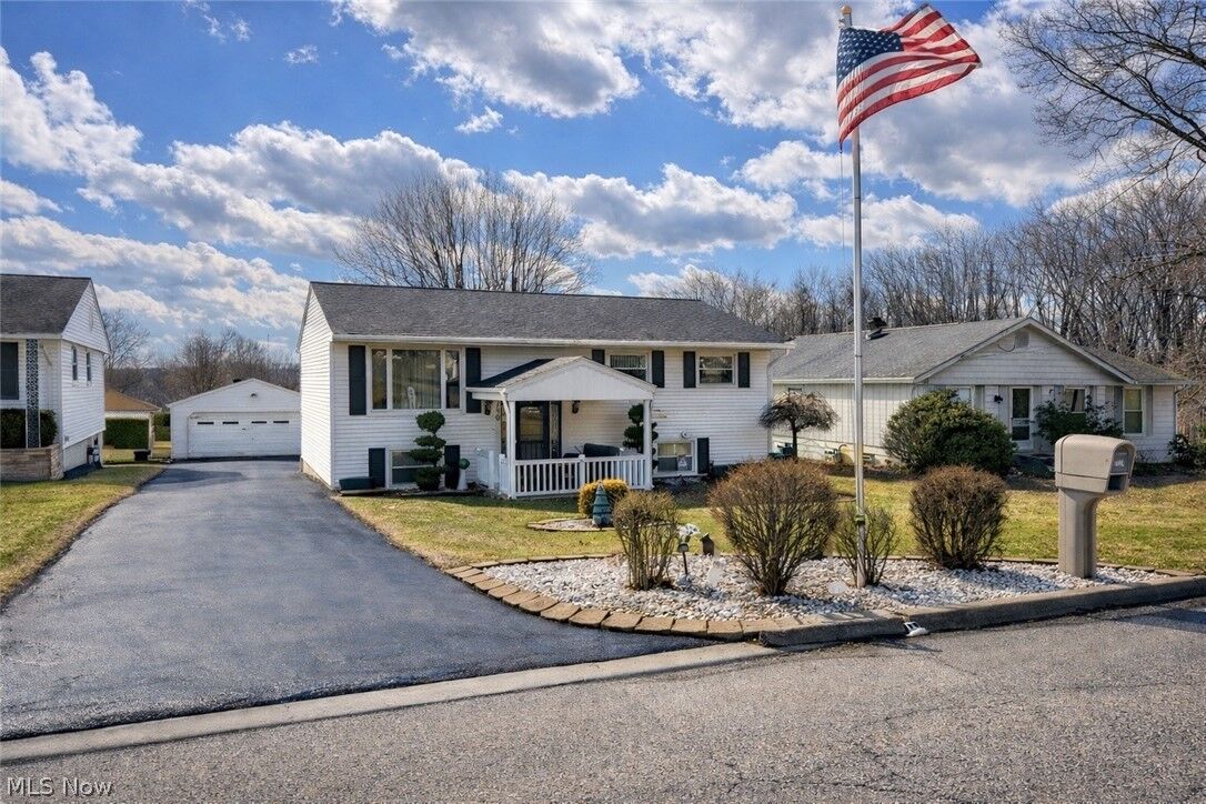 Property Photo: 780 Pinetree Circle OH 44413