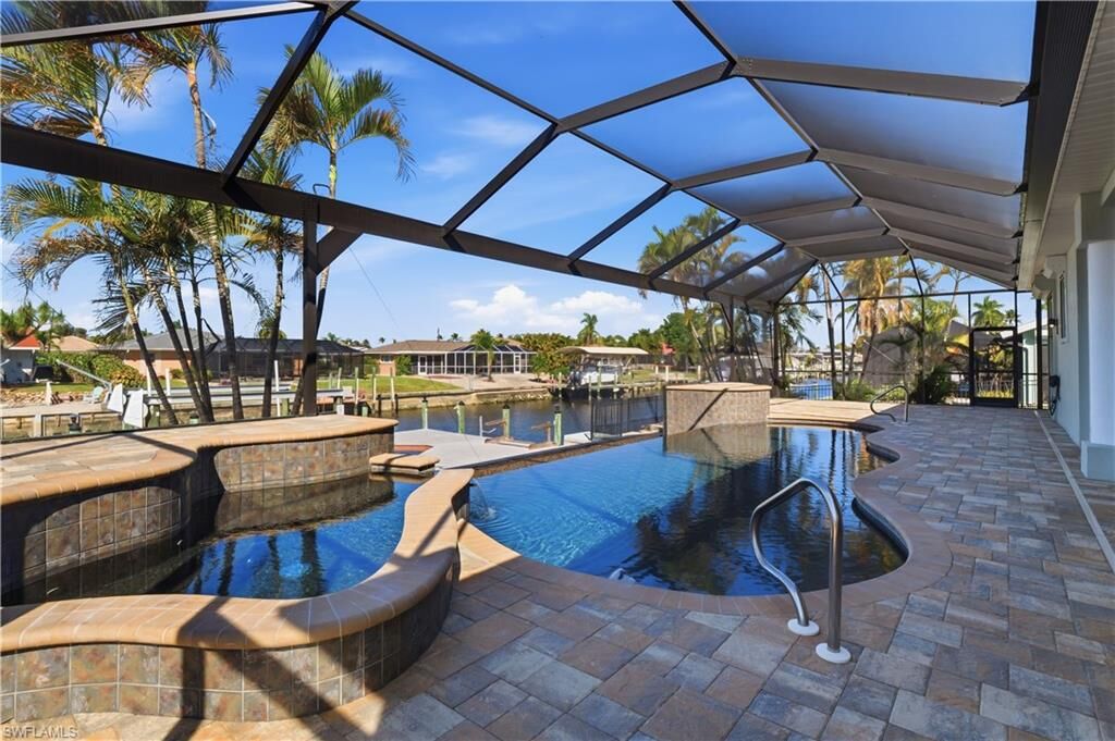 Property Photo: 3510 SE 19th Ave FL 33904