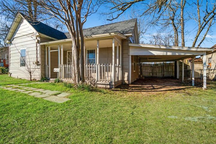 Property Photo:  1716 Maple Avenue  TX 75460 