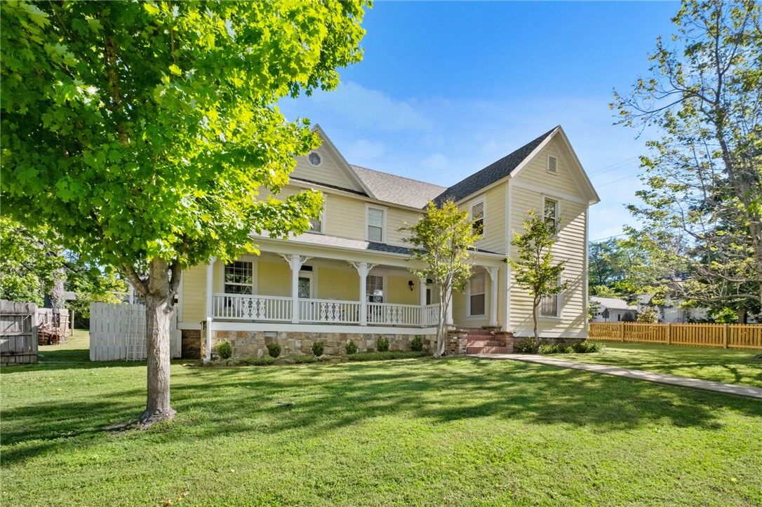 Property Photo:  102 W Bush Street  AR 72753 