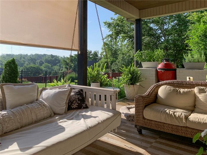 Property Photo:  1106 NE Thorn Hill Road  AR 72712 