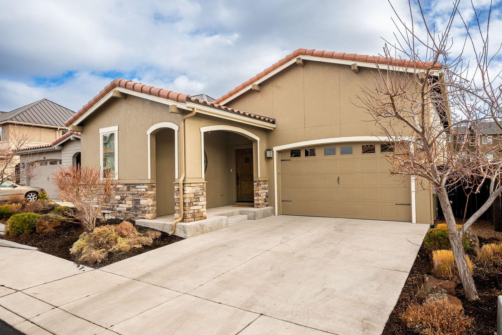 Property Photo:  63101 NW Via Cambria  OR 97703 