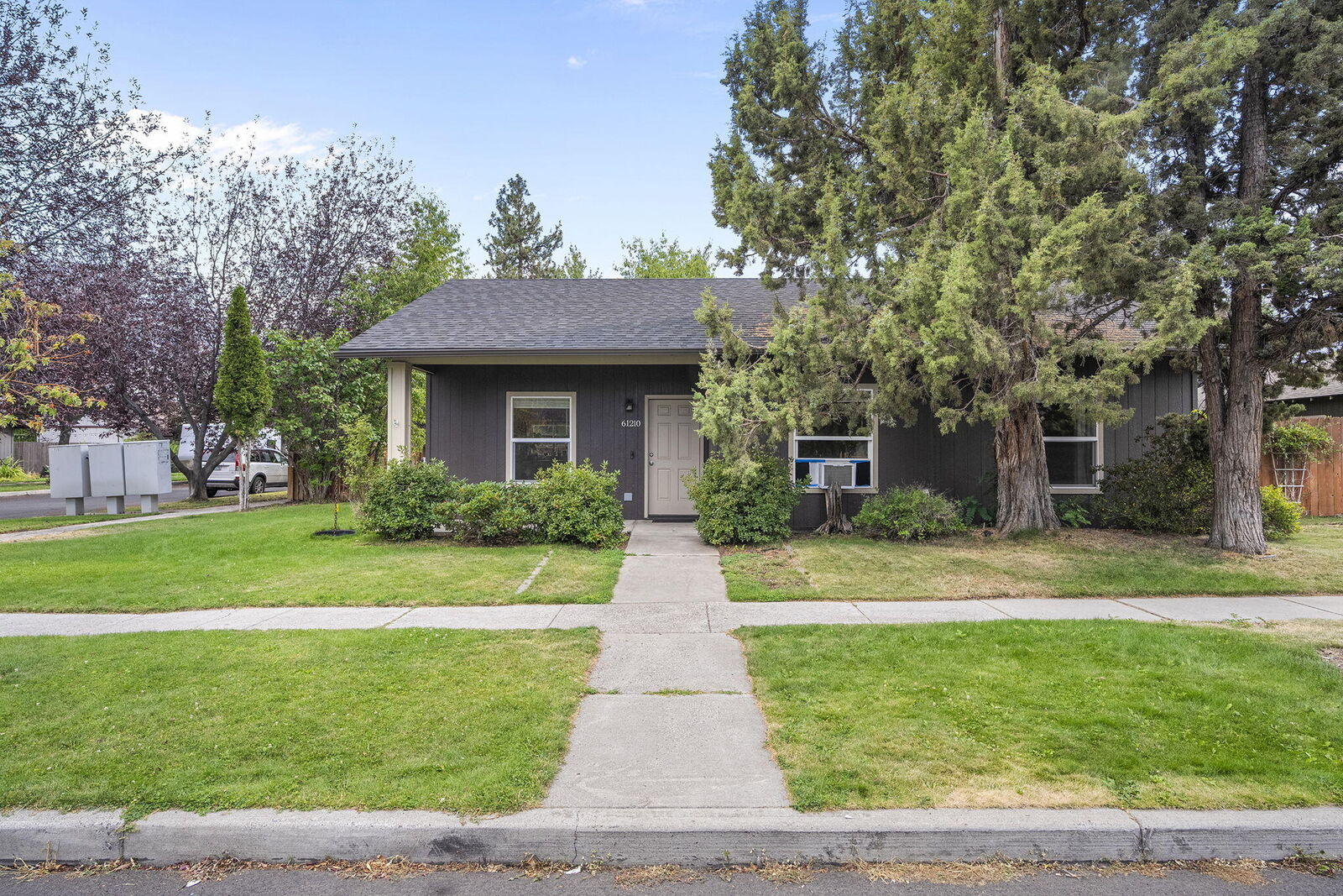 Property Photo: 61210 Larkspur Loop OR 97702