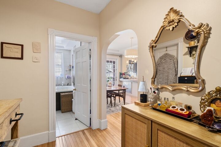 Property Photo:  33 Westbourne Ter 4  MA 02446 