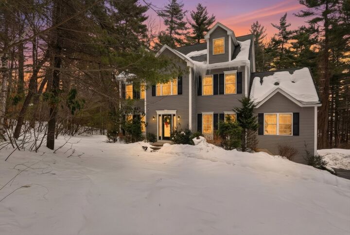 Property Photo:  5 Stone Fence Dr  NH 03038 