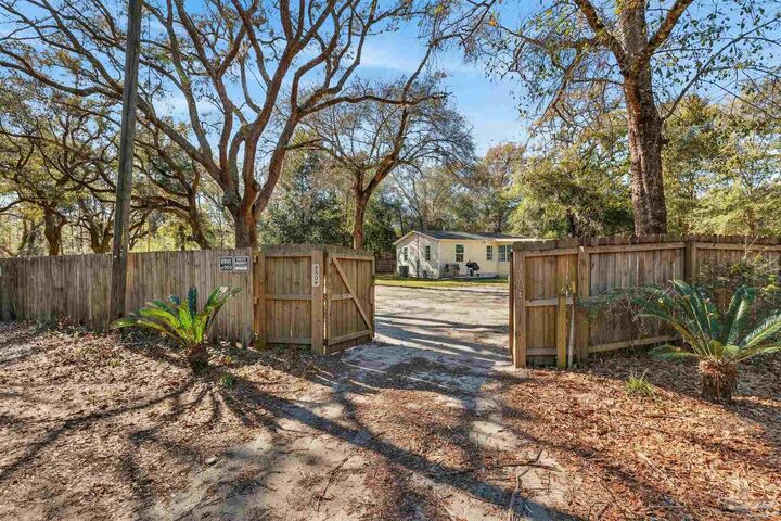 Property Photo:  7304 St Johns Cir  FL 32583 