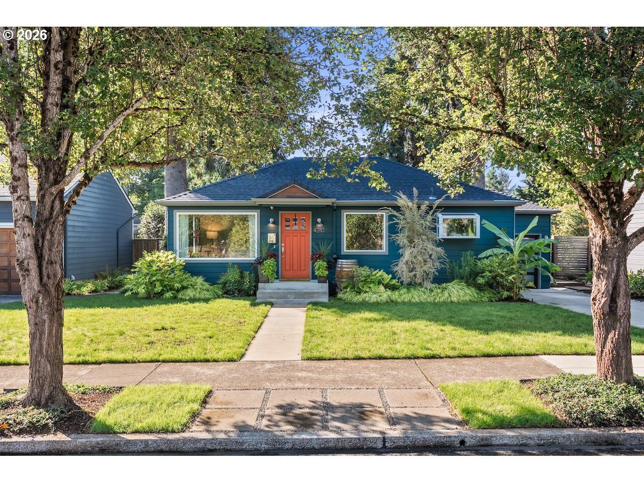 Property Photo:  4310 SE Lambert St  OR 97206 